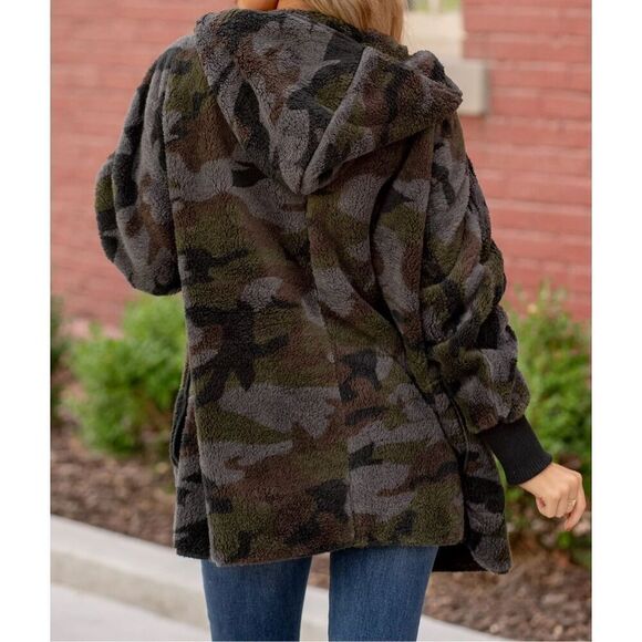 Hem & Thread Camouflage Hooded Sherpa Jacket OneSize - Picture 3 of 10